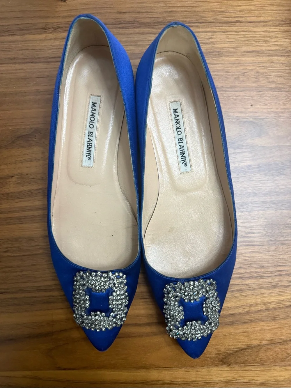 Manolo Blahnik Hangisi Satin Flats